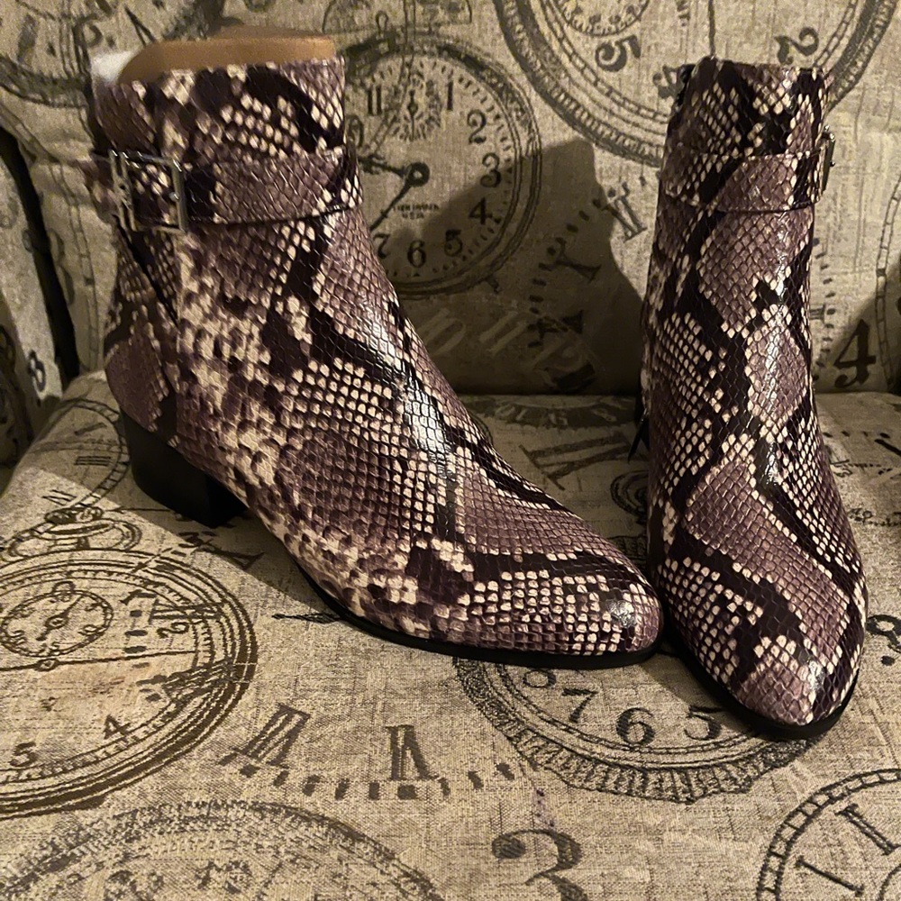 “Brand New”Michael Kors genuine leather soft Snakeskin embossed ankle boots.